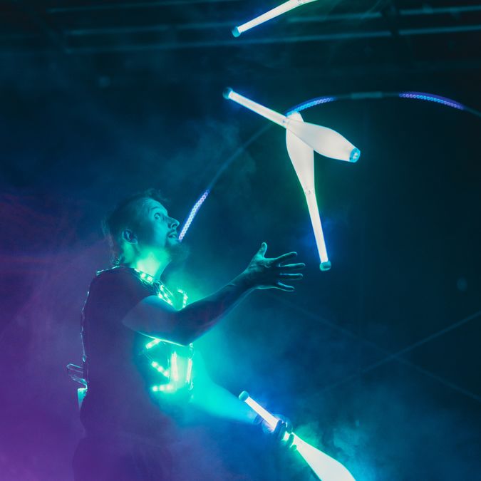 LED Show mit LED Keulen Jonglage