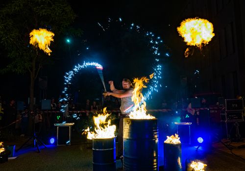 Feuershow Industrial Fire mit Pyro Poi