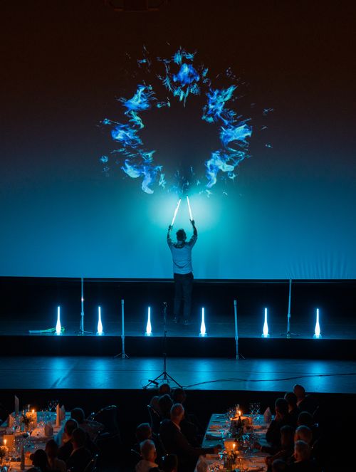 LED Jonglage mit Interaktiven Projektionen